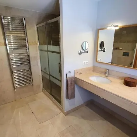 Con Piscina Privada *